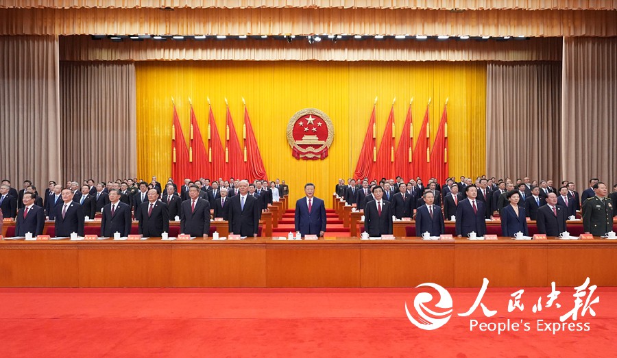 新疆维吾尔自治区成立70周年庆祝大会隆重举行 习近平出席大会