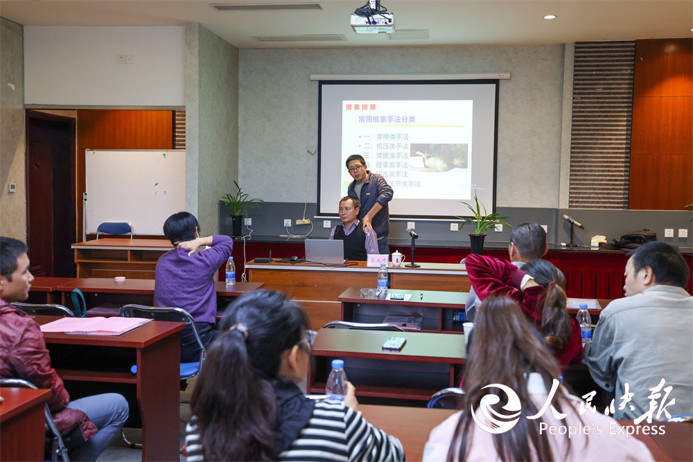 福建武夷山：为残疾人就业培训