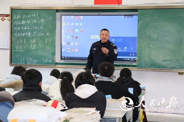 四川通江县职业中学开展法治安全教育宣···