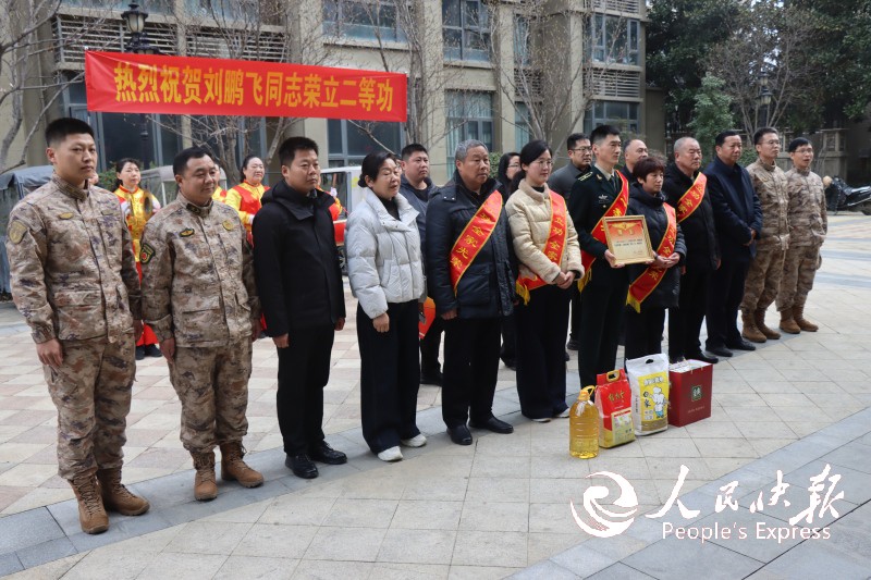 河南南阳示范区：锣鼓喧天传捷报 军功···