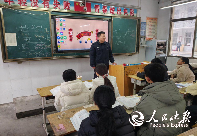 警校联动护成长 安全护航启新程